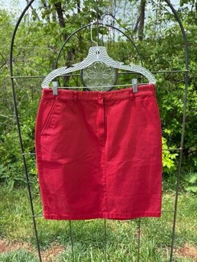 L.L. Bean Red Classic Fit Skirt 100% Cotton Classic Size 12 Women’s 90s Mom Knee